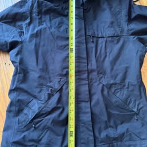 MEC Rain Jacket - Women's size L - Picture 6 of 6